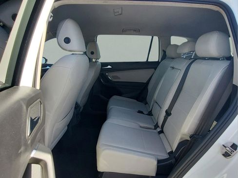 Used 2019 Volkswagen Tiguan SE image 17