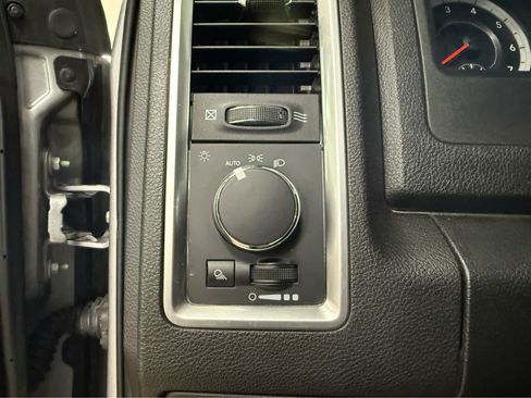 Used 2023 RAM 1500 Classic SLT AWD/4WD image 27