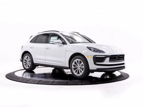 Certified 2026 Porsche Macan image 9