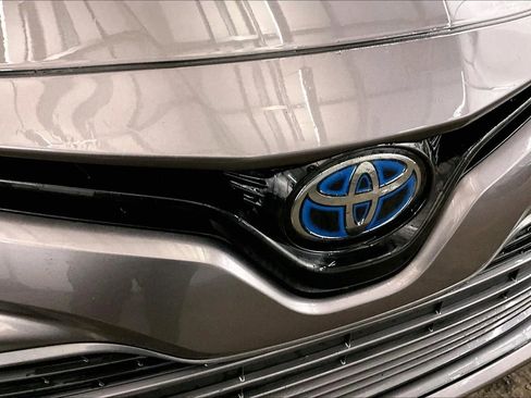 Used 2020 Toyota Camry XLE w/ Sunroof Package image 30