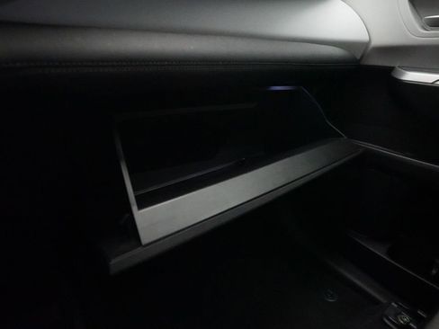Used 2025 Toyota Sienna XLE FWD image 31