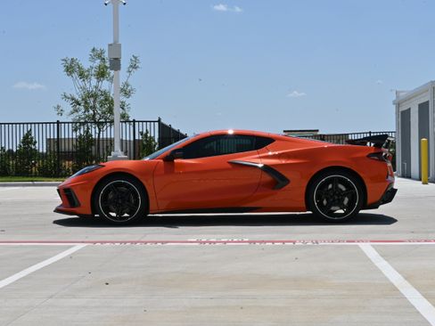 Used 2025 Chevrolet Corvette Stingray Preferred Cpe w/ Z51 Performance Package RWD image 6