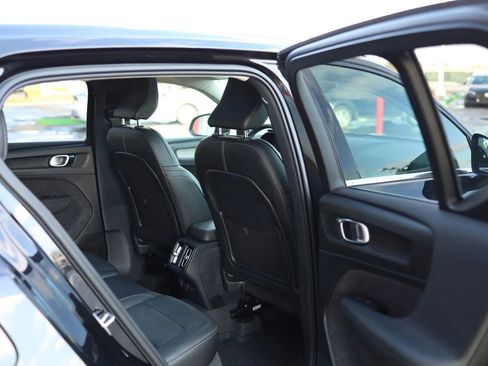 Used 2025 Volvo XC40 B5 Core image 47