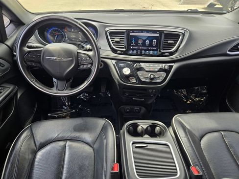 Used 2019 Chrysler Pacifica Limited w/ Advanced Safetytec Group FWD image 32