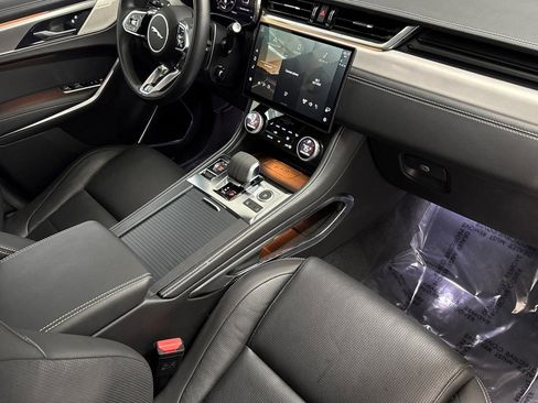 Used 2024 Jaguar F-PACE R-Dynamic S image 33