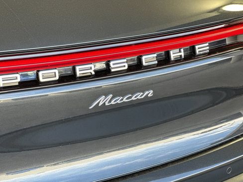 Certified 2026 Porsche Macan AWD/4WD image 33