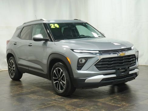 Used 2024 Chevrolet TrailBlazer LT w/ LT Cold Weather Package FWD image 1