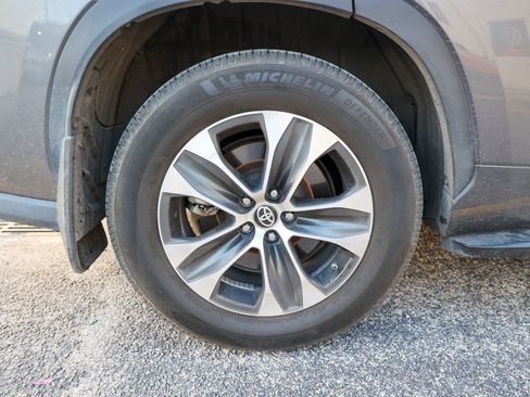 Used 2021 Toyota Highlander XLE FWD image 20