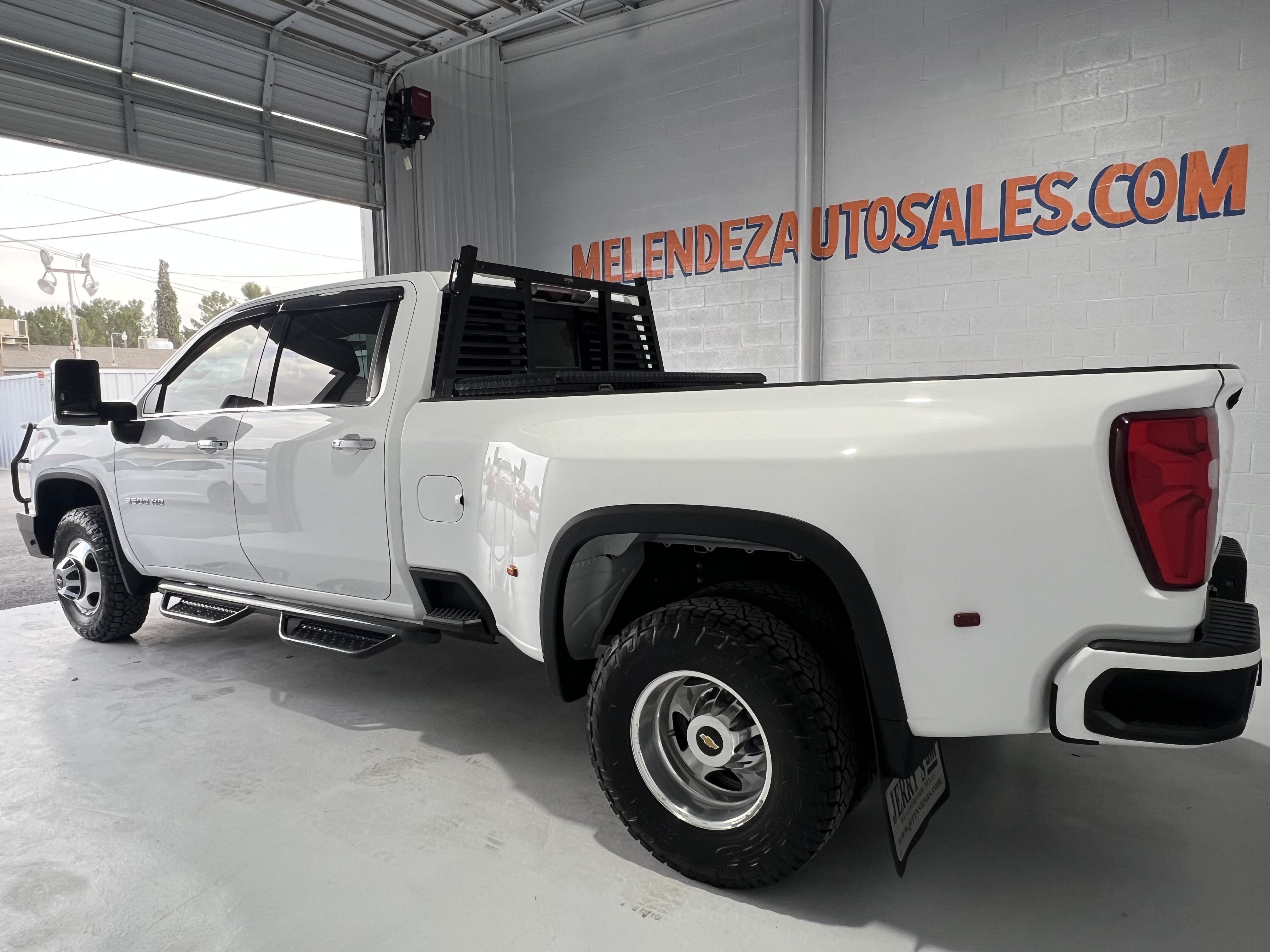 Used 2021 Chevrolet Silverado 3500 High Country w/ Technology Package AWD/4WD image 3