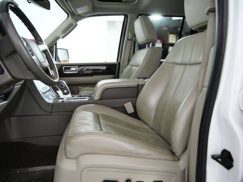 Used 2016 Lincoln Navigator Select AWD/4WD image 18