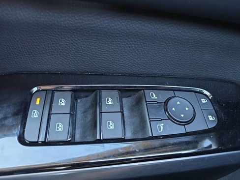 Used 2024 Nissan Pathfinder SL image 30