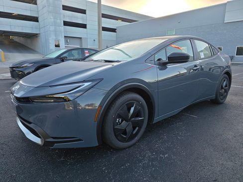 New 2026 Toyota Prius Plug-In Hybrid FWD image 3