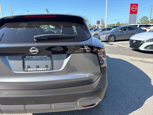 Certified 2025 Nissan Kicks SV image 8