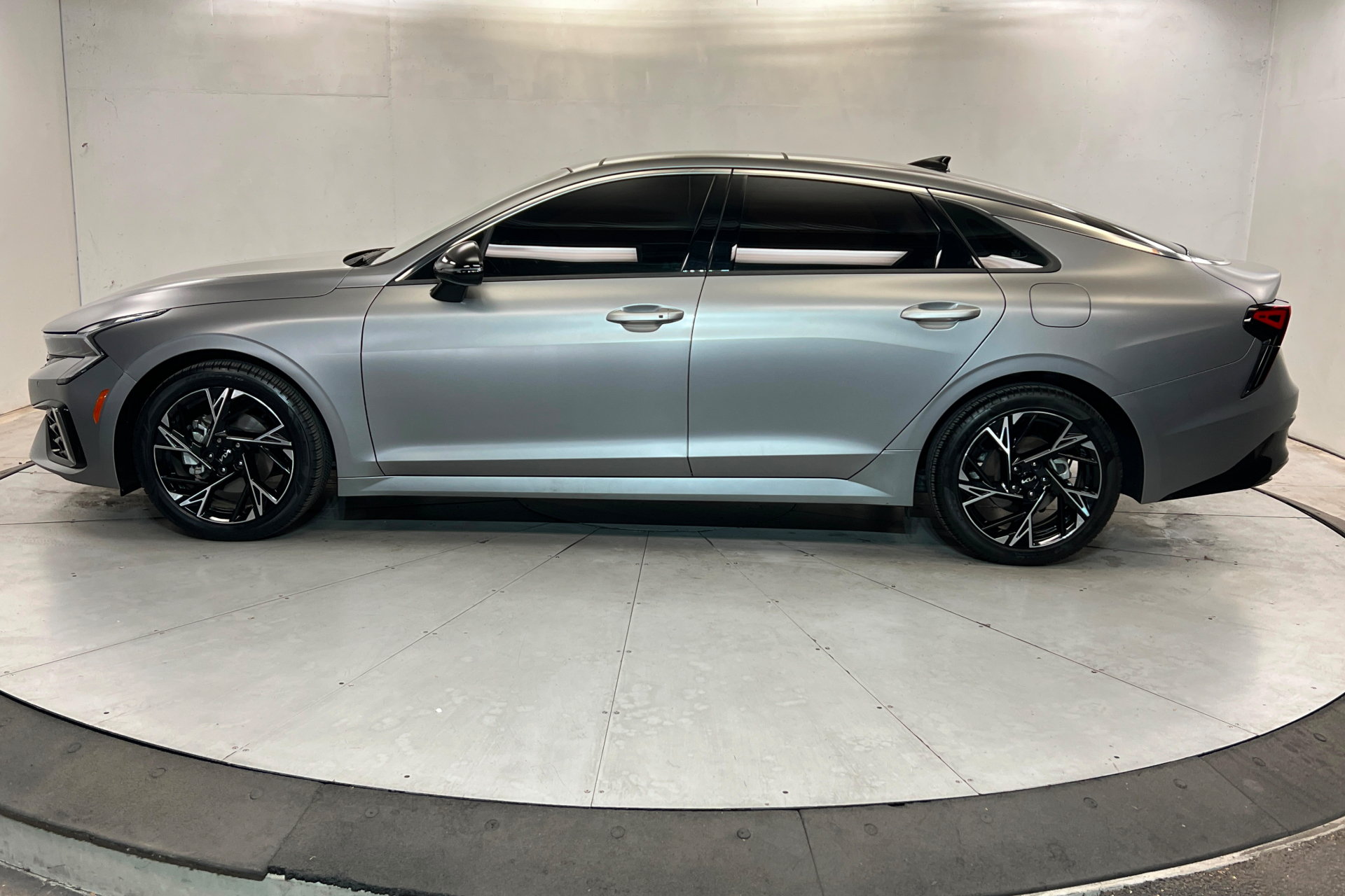 Used 2025 Kia K5 GT-Line w/ GT-Line Premium Package FWD image 2