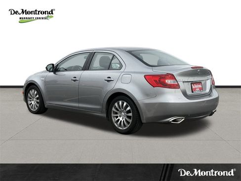 Used 2010 Suzuki Kizashi SE image 7
