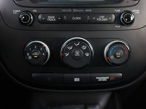 Used 2016 Kia Soul + FWD image 34