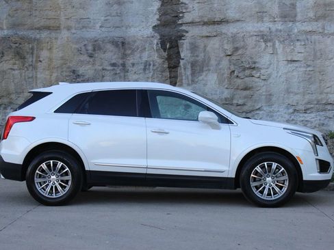 Used 2017 Cadillac XT5 Luxury w/ Driver Awareness Package image 2