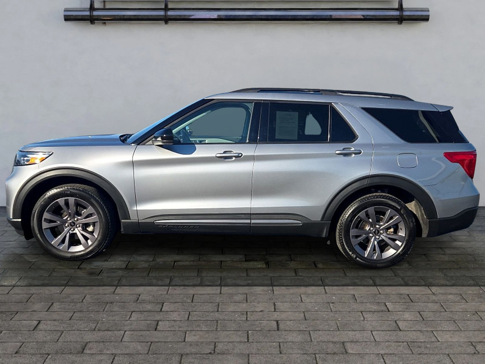 Certified 2023 Ford Explorer XLT w/ Equipment Group 202A AWD/4WD image 6