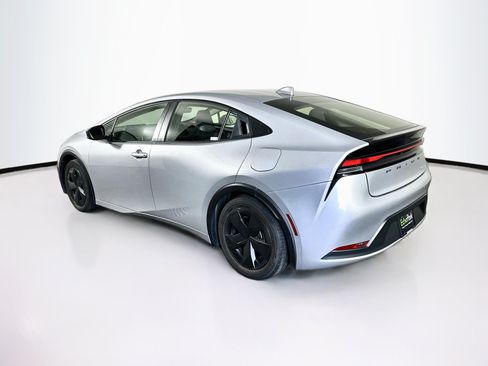 Used 2024 Toyota Prius LE FWD image 5