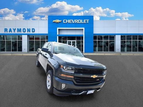 Used 2018 Chevrolet Silverado 1500 LT w/ All Star Edition AWD/4WD image 9