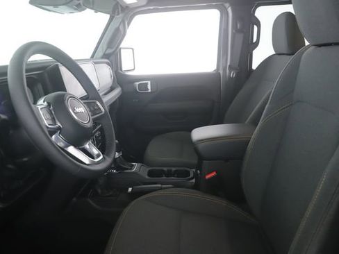 Used 2025 Jeep Wrangler Unlimited Sahara image 16