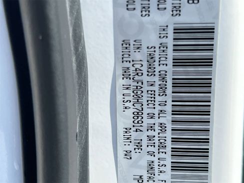 Used 2017 Jeep Grand Cherokee Altitude image 36