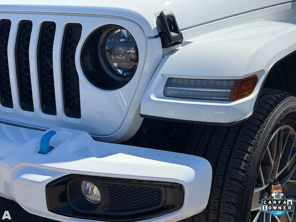 Used 2023 Jeep Wrangler Unlimited Sahara AWD/4WD image 11