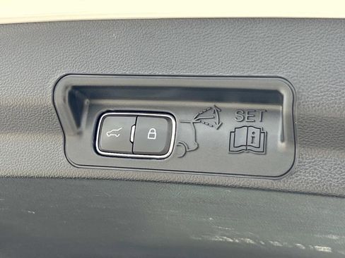 Used 2024 Ford Explorer Limited image 14