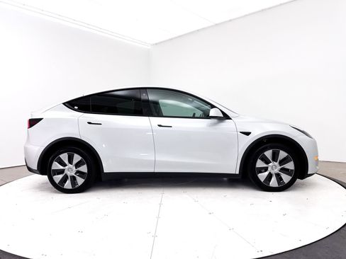 Used 2022 Tesla Model Y Long Range AWD/4WD image 41