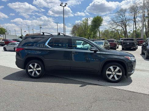 Used 2021 Chevrolet Traverse LT w/ LT Premium Package AWD/4WD image 5