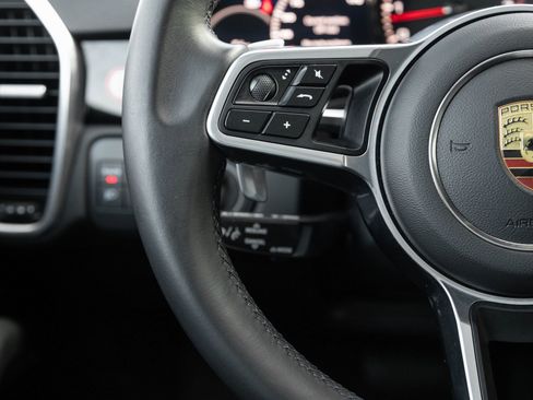 Used 2022 Porsche Cayenne Platinum Edition image 15