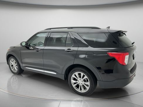 Used 2023 Ford Explorer XLT w/ Equipment Group 202A AWD/4WD image 4
