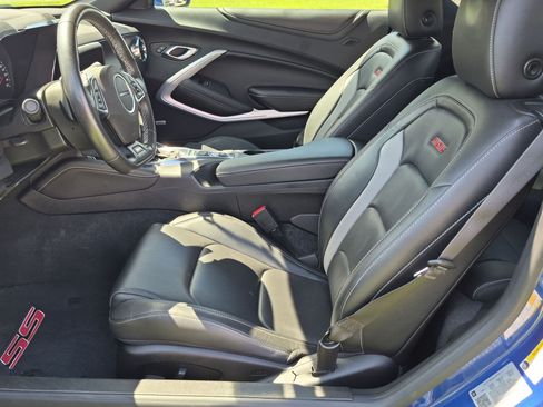 Used 2019 Chevrolet Camaro SS RWD image 15