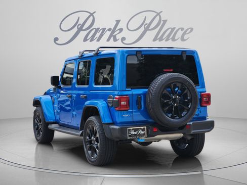 Used 2022 Jeep Wrangler Unlimited Sahara w/ Cold Weather Group AWD/4WD image 3