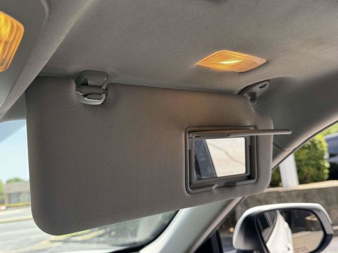 Used 2023 Toyota Highlander XLE AWD/4WD image 33