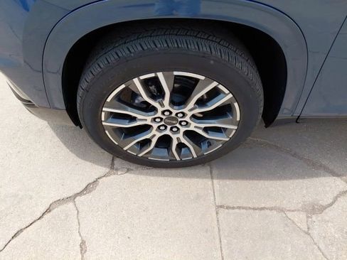 Used 2026 GMC Acadia Denali Ultimate AWD/4WD image 36