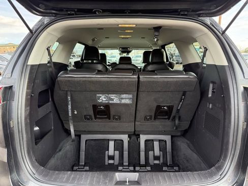Used 2022 Kia Carnival LX image 16