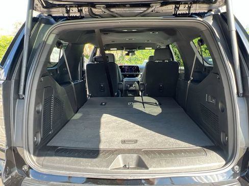 Used 2025 Chevrolet Suburban LT w/ Comfort Package RWD image 22