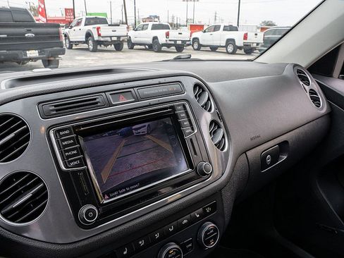 Used 2016 Volkswagen Tiguan SEL image 29