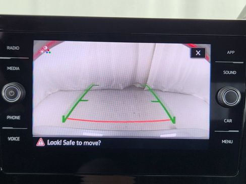 Used 2025 Volkswagen Jetta SE FWD image 24