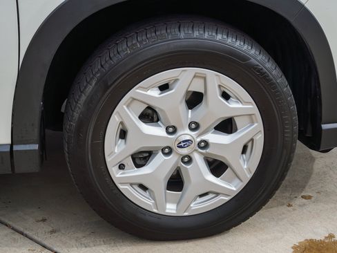 Used 2023 Subaru Forester AWD/4WD image 10