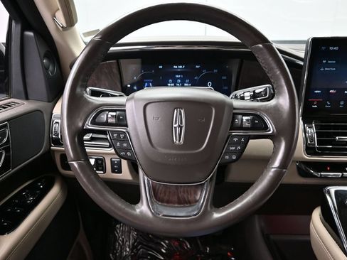 Used 2024 Lincoln Navigator Premiere AWD/4WD image 28