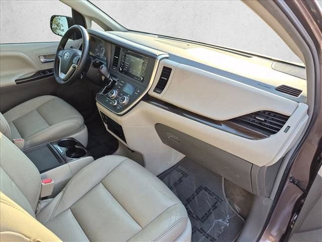 Used 2019 Toyota Sienna XLE Premium FWD image 22