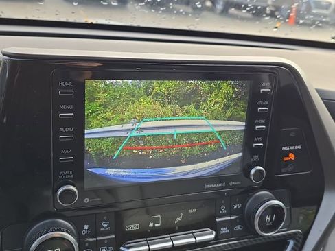 Used 2022 Toyota Highlander LE image 14