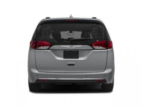 Used 2018 Chrysler Pacifica Touring Plus w/ Tire & Wheel Group FWD image 7