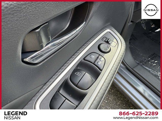 Used 2025 Nissan Versa SR w/ Trunk Package FWD image 17