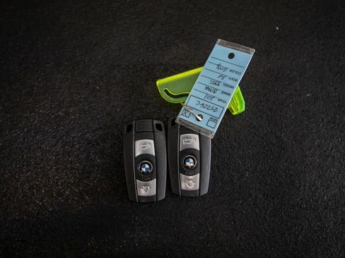 Used 2011 BMW 335i Convertible image 40