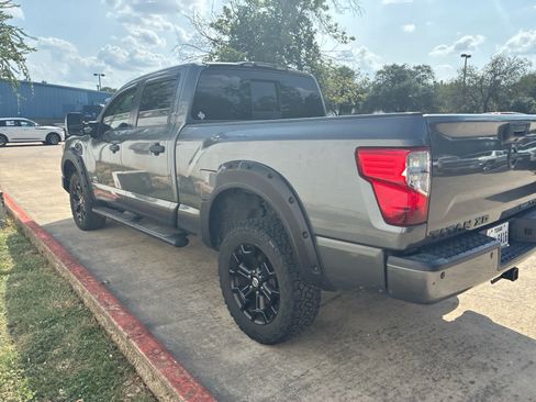 Used 2019 Nissan Titan SV w/ SV Convenience Package AWD/4WD image 3