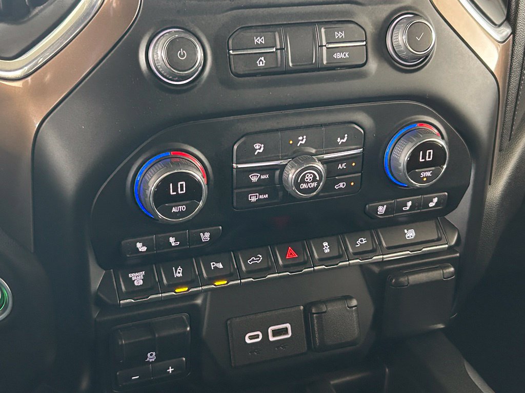 Used 2022 Chevrolet Silverado 3500 High Country w/ Technology Package AWD/4WD image 34