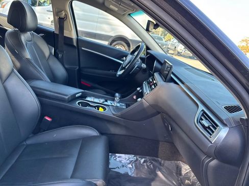 Used 2025 Genesis G70 2.5T AWD/4WD image 13